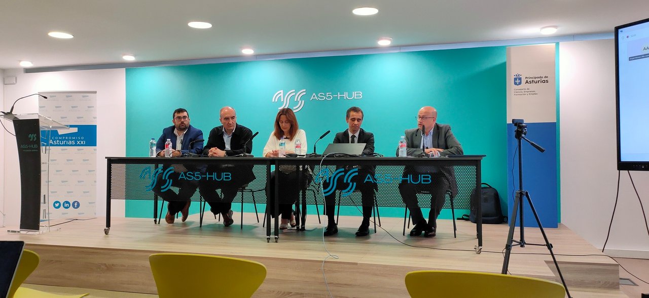 El panel de expertos que tuvo lugar durante la Jornada de Tecnología 'Impulso Europeo de la Estrategia Digital de Datos' organizada por Compromiso Asturias XXI junto a Cluster TIC y CTIC.