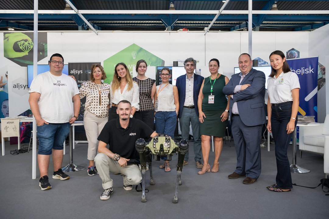 Representantes de algunas de las empresas que formaron parte del Showroom tecnológico del Colegio Oficial de Ingenieros Industriales del Principado de Asturias (COIIAS) en la Feria Internacional De Muestras de Asturias (FIDMA) | Marta Martín.