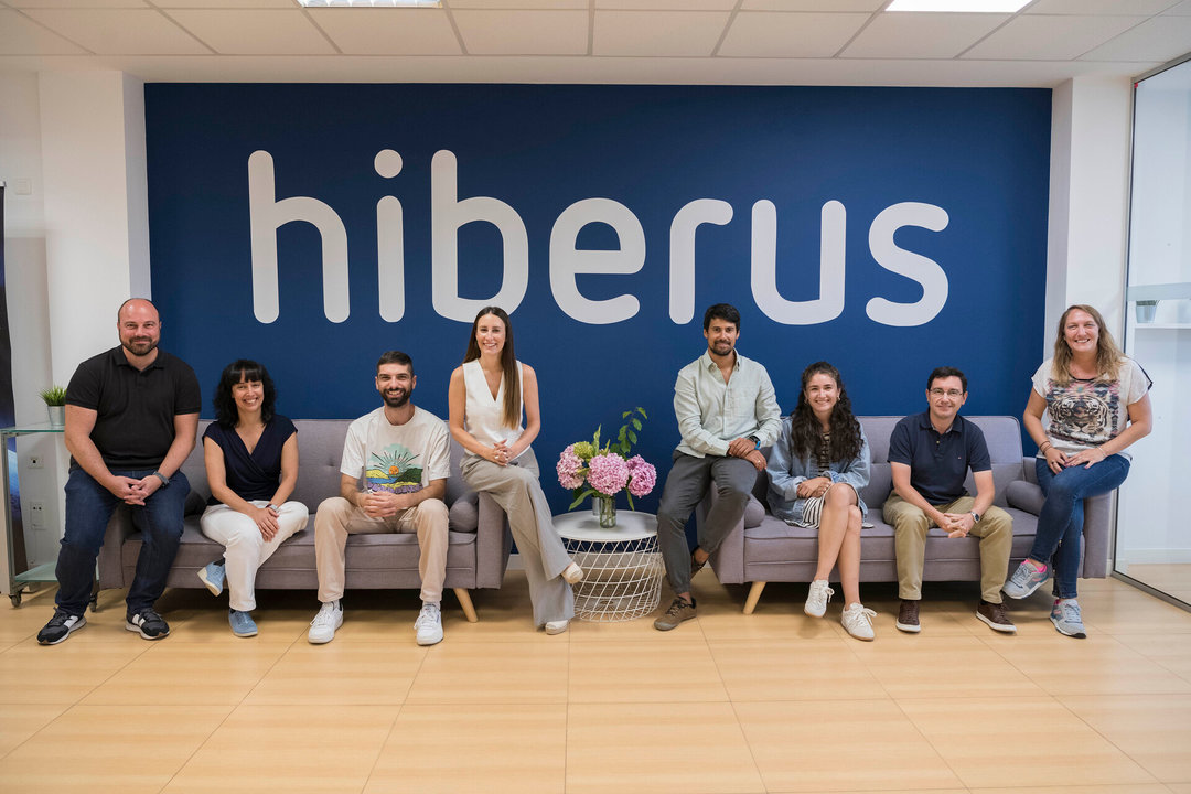 Parte del equipo de hiberus en el interior de las instalaciones de la empresa | Marta Martín.