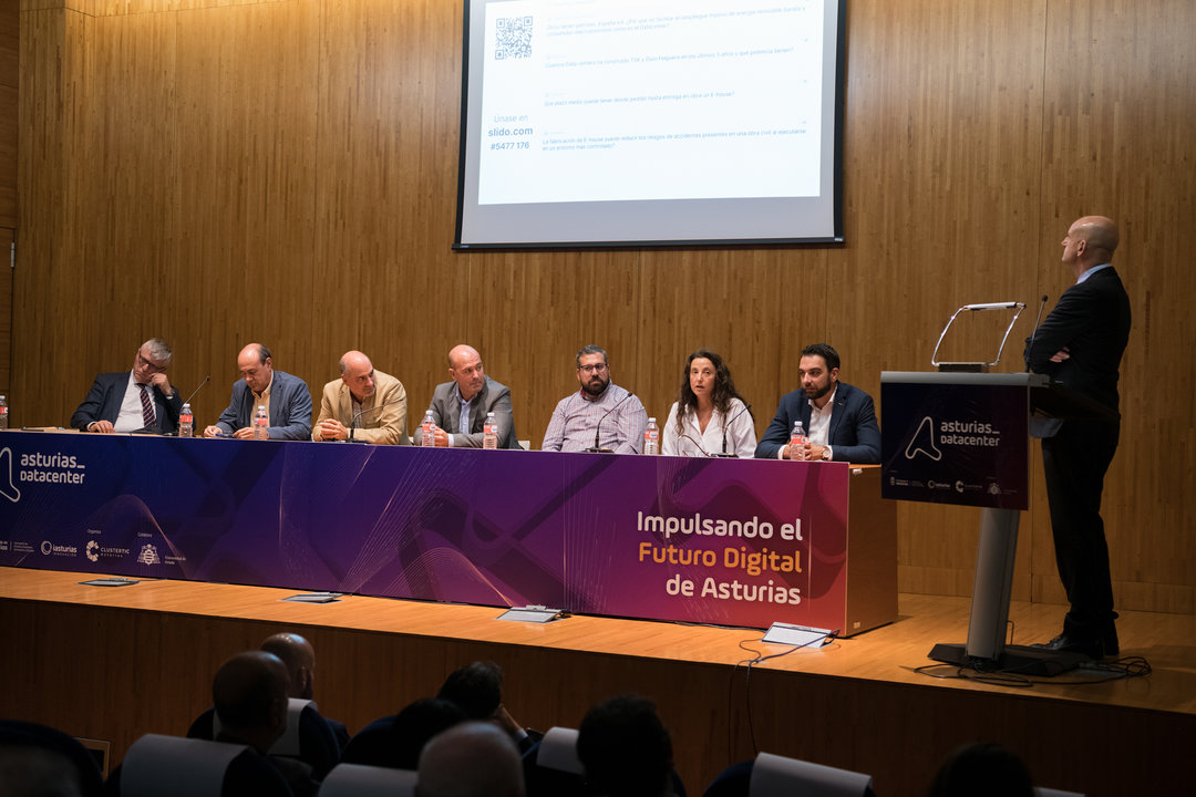 Ponentes de la mesa 'Construcción y Operación de Data Centers' en el evento celebrado por el Cluster TIC Asturias / Marta Martín