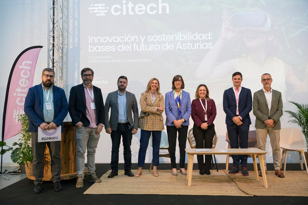 De izquierda a derecha: Carlos Vega, director de Desarrollo de Negocio en Conecta; Jorge Barrero, director de la Fundación COTEC; Sergio Álvarez, head of innovation en Seresco; Eva Pando, directora de la Fundación Caja Rural de Asturias; Nieves Roqueñí, consejera de Transición Ecológica, Industria y Desarrollo Económico; María Calvo, presidenta de la Federación Asturiana De Empresarios (FADE); y Juan M. Baragaño, fundador de Conecta; y Carlos García director de FAEN / Marta Martín.