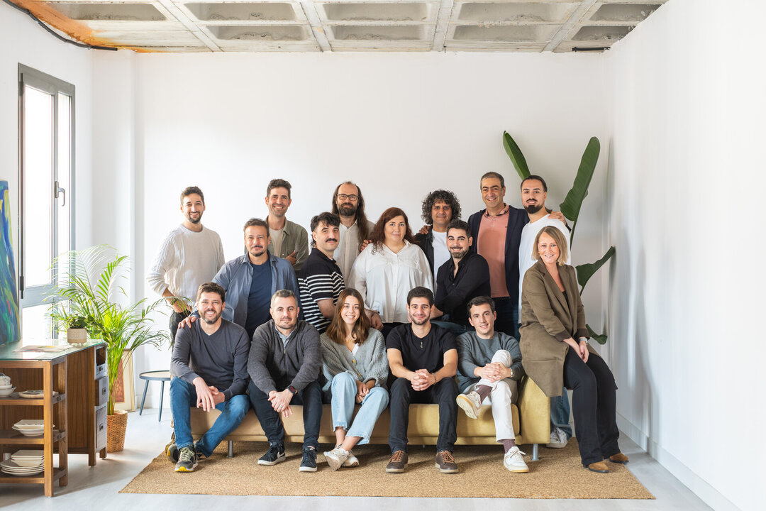 El equipo de Lessthan3 en sus oficinas de Schultz, en Oviedo / Foto cedida.